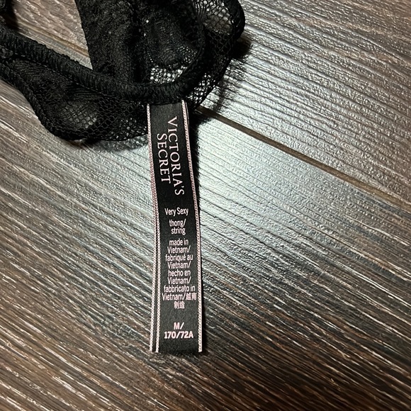 ❗️New❗️never worn Victoria’s Secret shine strap thong panty - Picture 4 of 6